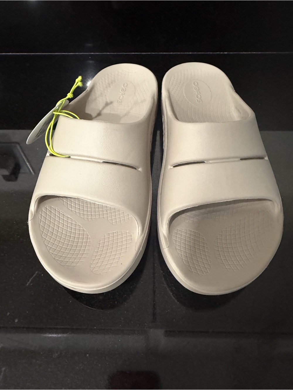 OOFOS OOahh Recovery Slides Beige Taupe M6 W8 EU39 - Picture 2 of 4